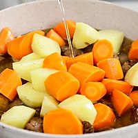 土豆萝卜焖牛肉的做法图解6