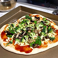 #硬核菜谱制作人#菌菇西兰花脆底披萨的做法图解7