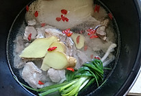 竹荪菌海味排骨汤的做法