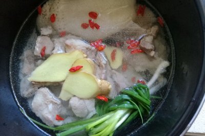 竹荪菌海味排骨汤