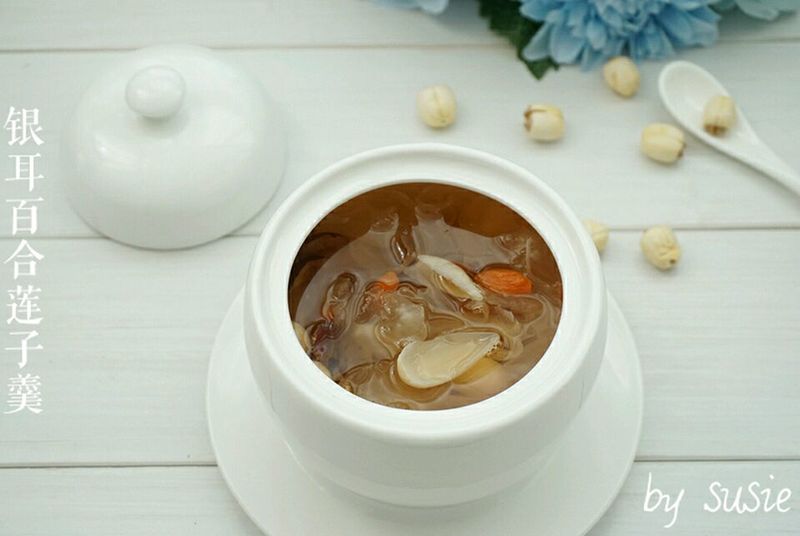 White fungus, Lily and lotus seed soup