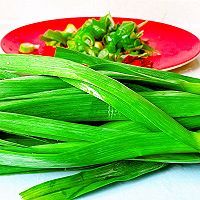 蚬子肉鸡蛋炒蒜苗，好吃的不得了的做法图解1
