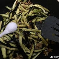 肉末茄子的做法图解2