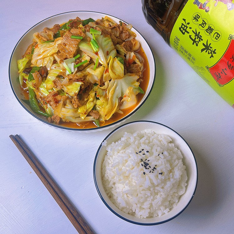 最爱的经典家常菜包菜炒肉的做法
