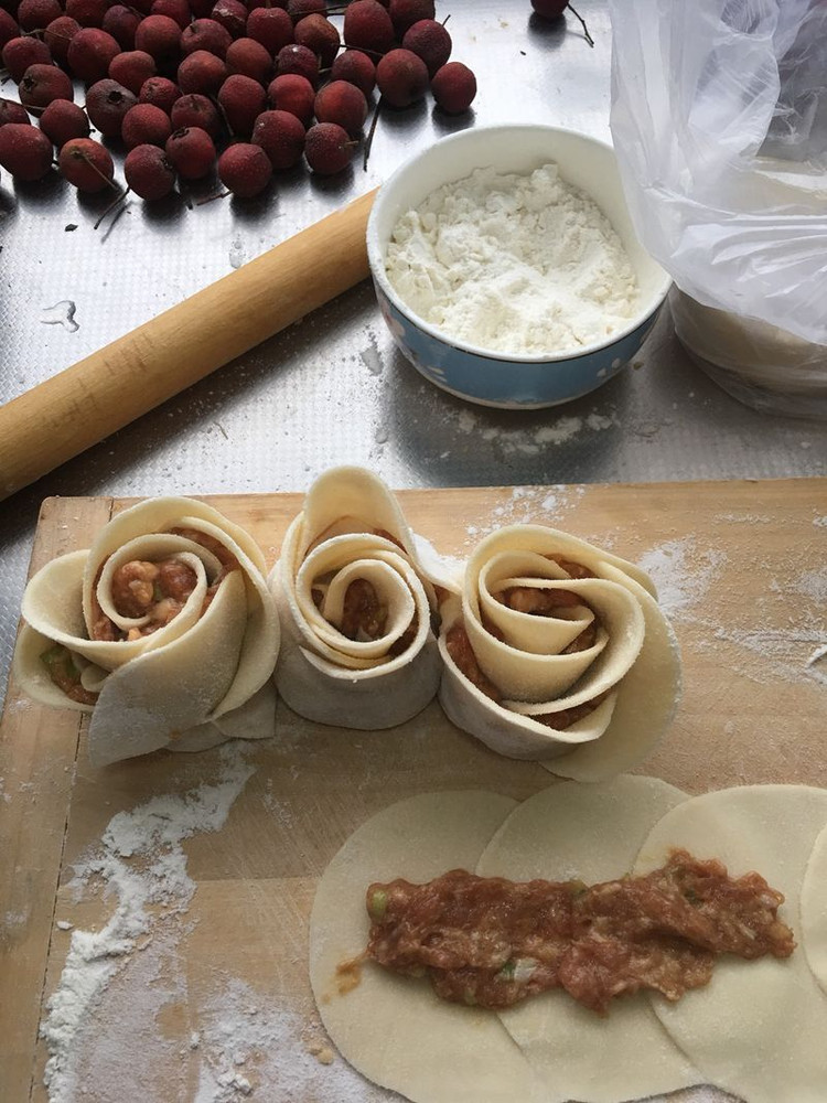饺子皮自制玫瑰花肉包的做法
