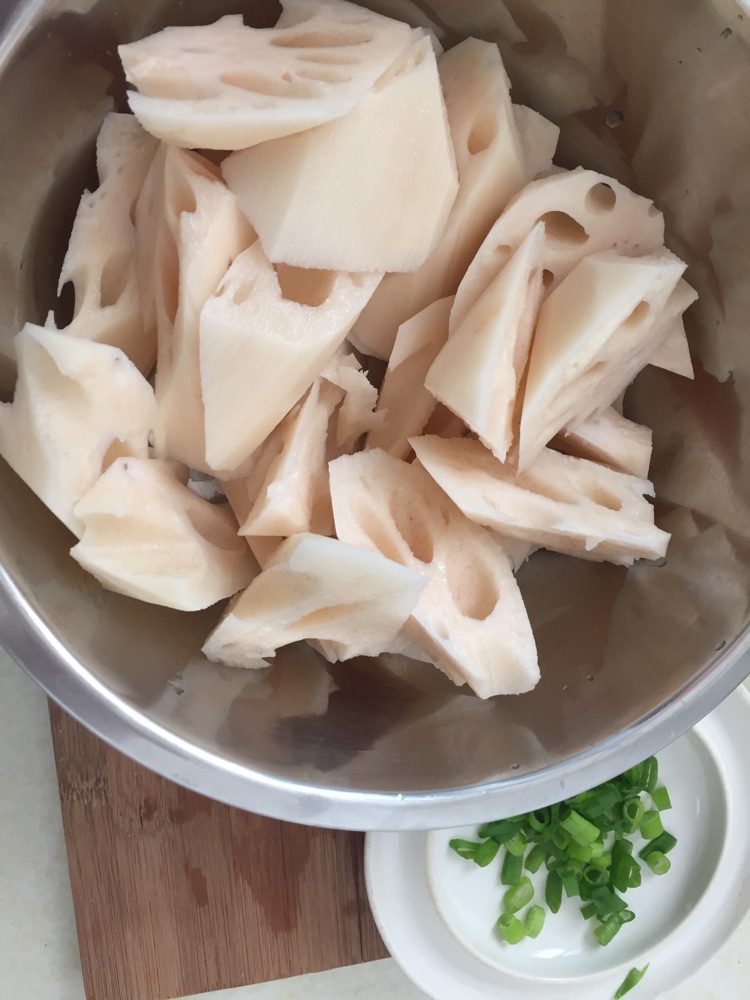 大骨头藕汤的做法图解5