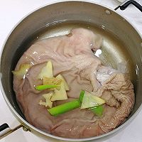 羊肚菌椰子猪肚汤的做法图解2