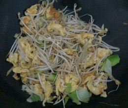 鸡蛋绿豆芽炒米皮儿的做法