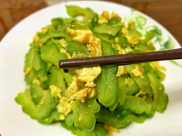 苦瓜炒鸡蛋的做法
