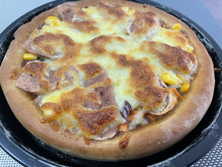 黑椒肉肠披萨的做法