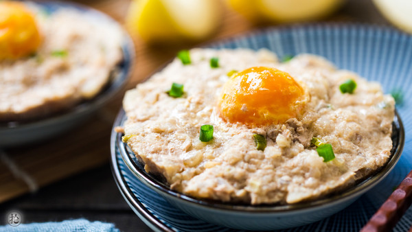 咸蛋黄梨汁肉饼