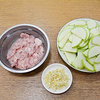 #春日养生局# 肉片炒西葫芦的做法图解2