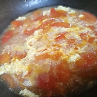 #甜蜜暖冬，“焙”感幸福#西红柿鸡蛋汤这样做更好喝的做法图解5