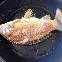 #让每餐蔬菜都营养美味#暖冬三宝汤-鲫鱼荷包蛋萝卜汤的做法图解2