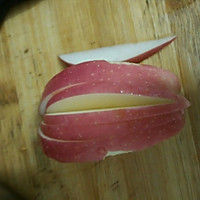 果盘装饰苹果开花的做法图解3