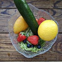 餐桌上的春日花园—缤纷果蔬香煎鱼排沙拉#吃出健康，解决假胖#的做法图解2