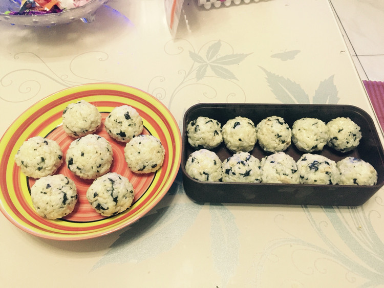 金枪鱼海苔饭团的做法