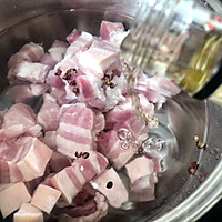 红烧肉炖鹌鹑蛋的做法图解4