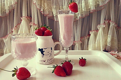 浪漫草莓季——浆果奶昔