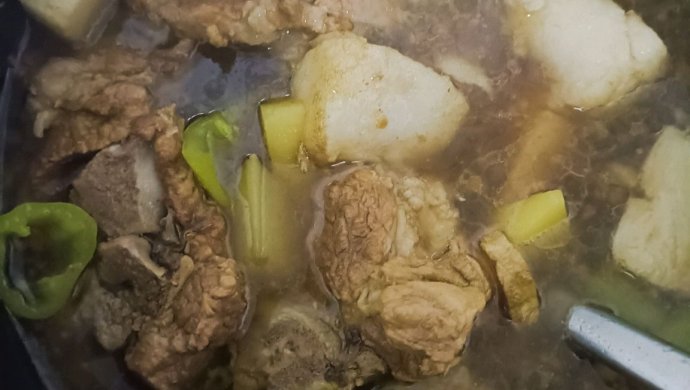 电饭煲猪脊骨炖土豆