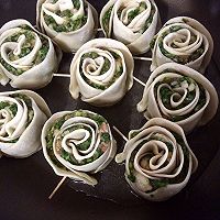 玫瑰花饺子皮卷的做法图解5