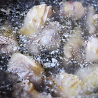 铁皮石斛百合炖土鸡的做法图解6