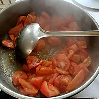 西红柿面汤的做法图解2