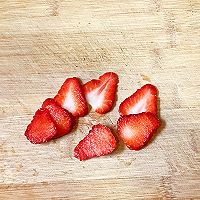 #春季食材大比拼#草莓慕斯杯的做法图解3