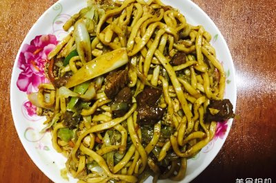 黑椒牛肉炒面