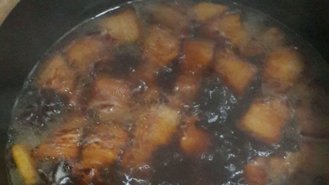 五花肉炖砂锅的做法