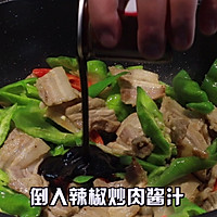 在家轻松做辣椒炒肉的做法图解8