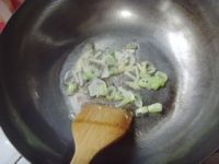 黄花菜炒鸡肉丝的做法图解9