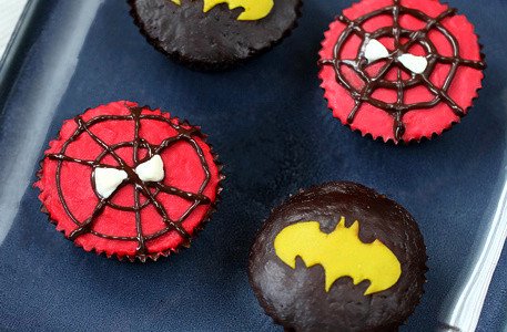 蝙蝠侠&蜘蛛侠杯子蛋糕的做法