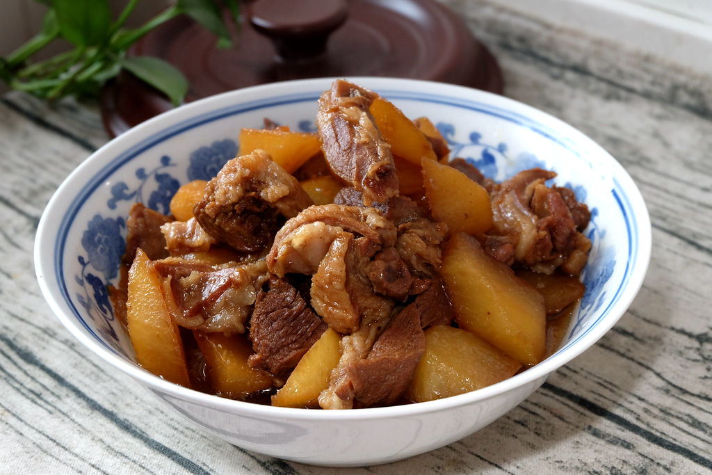 Stewed mutton with radish