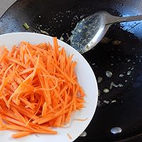 胡萝卜鸡蛋炒米粉——冬季暖身的做法图解9