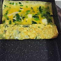 营养早餐菠菜鸡蛋卷的做法图解3