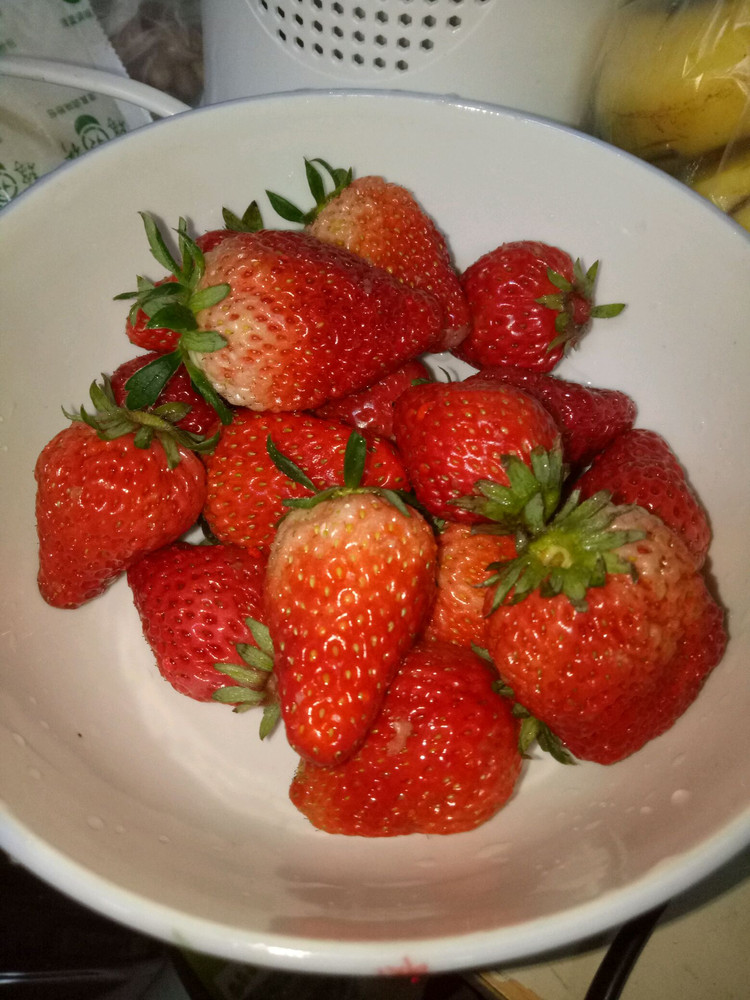 小苏打洗草莓的做法