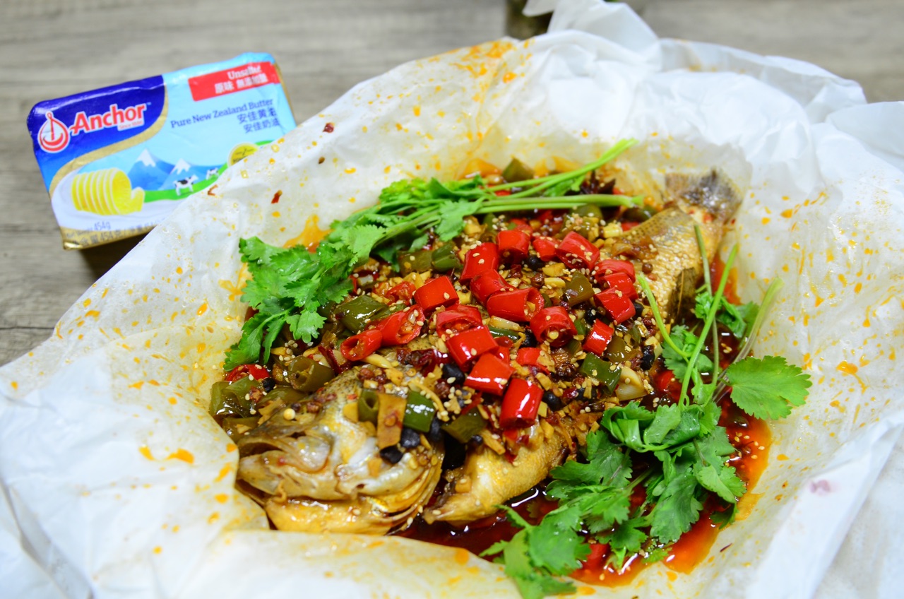 双椒纸包鲈鱼怎么做_双椒纸包鲈鱼的做法_豆果美食