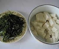 海带丝豆腐汤的做法图解1