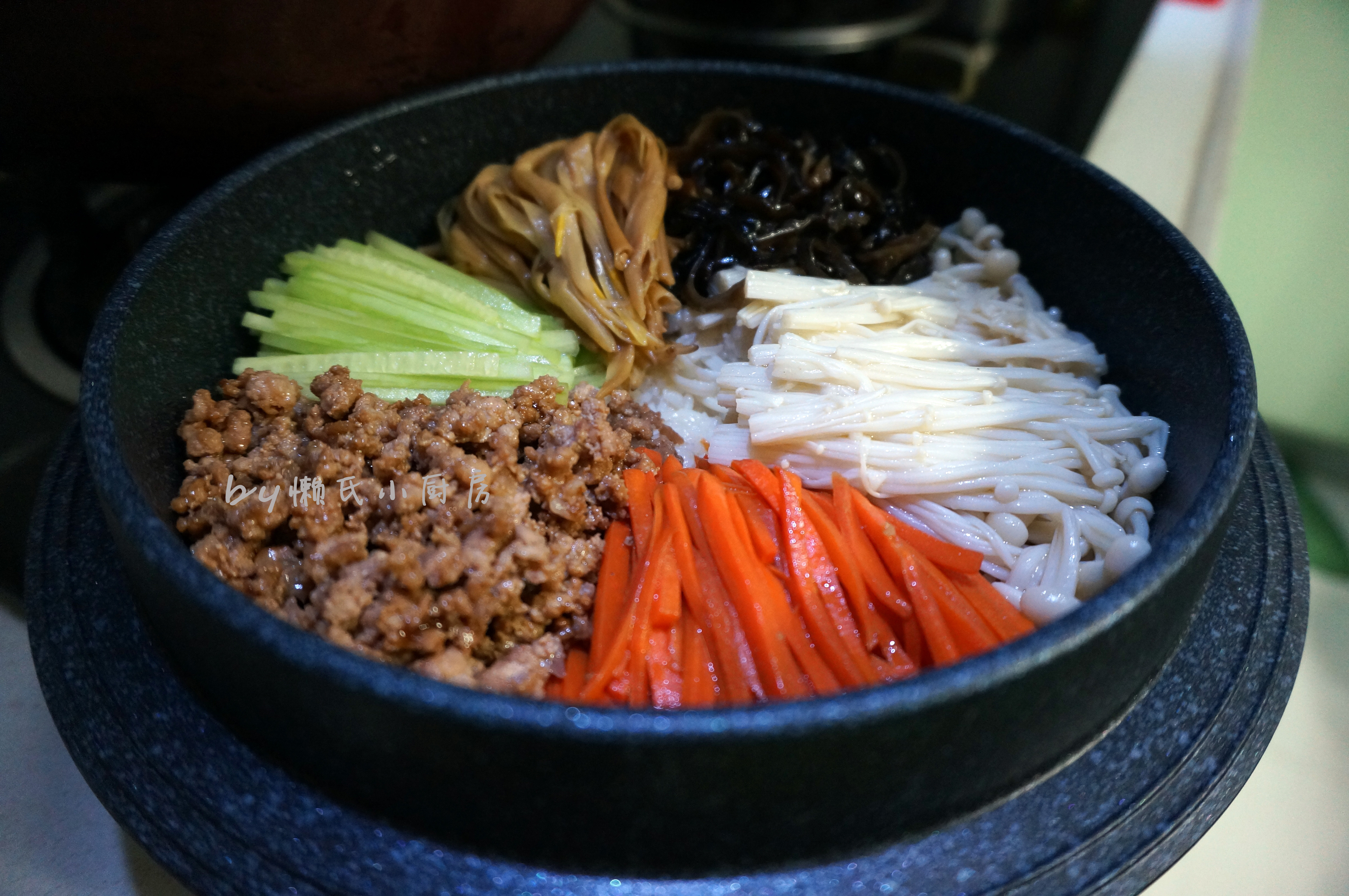 韩式石锅拌饭怎么做_韩式石锅拌饭的做法_懒氏小厨房_豆果美食