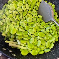 蒜苗炒蚕豆的做法图解5