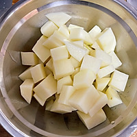 孜然青椒火腿土豆粒的做法图解2