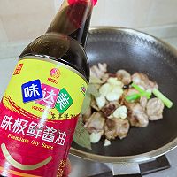 #名厨汁味正当夏#红烧排骨炖土豆的做法图解7