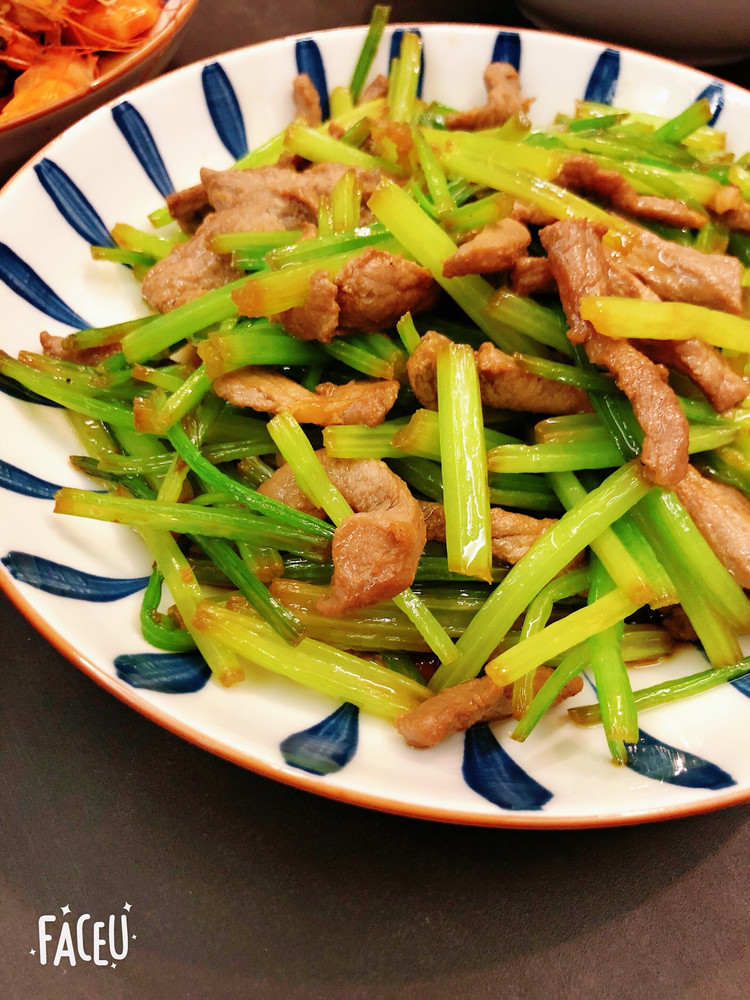 西芹炒肉的做法