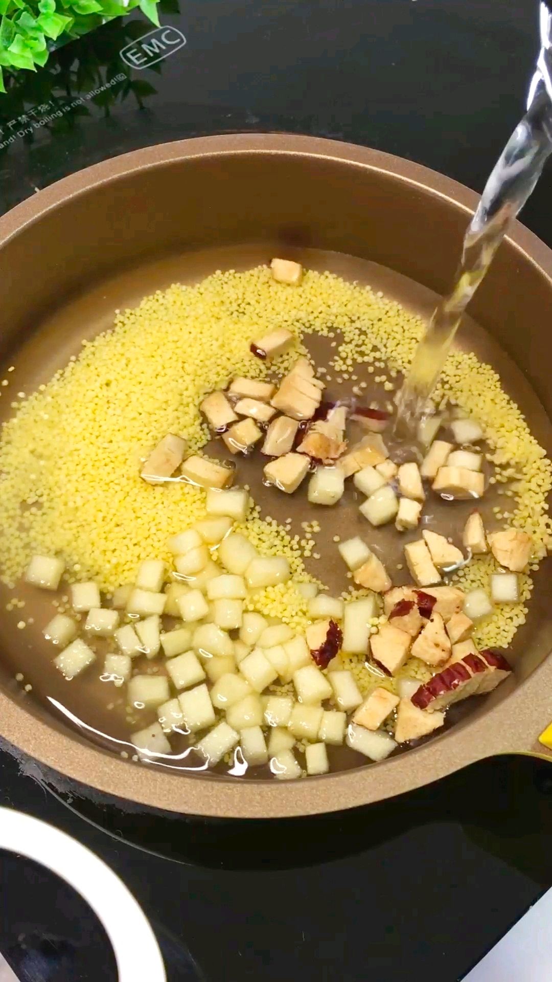 熟苹果泥怎么做_熟苹果泥的做法视频_满妈厨房_豆果美食