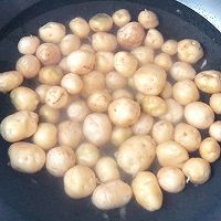 干煸小土豆的做法图解2