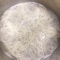 肥牛蚝油捞面的做法图解1