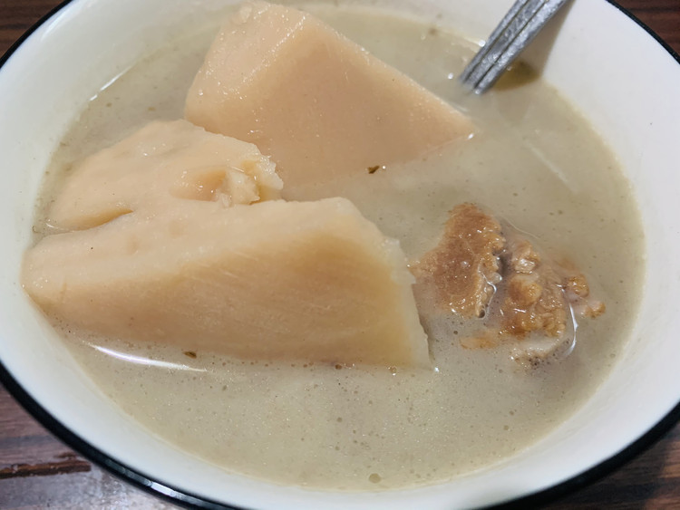 古法瓦罐煨排骨藕汤的做法