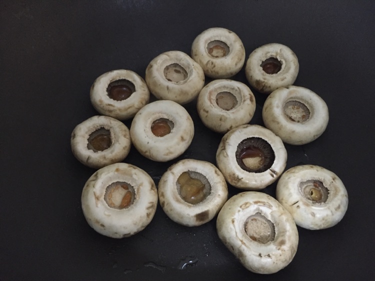 快手菜之香煎口蘑的做法图解2