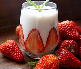草莓季的草莓酸奶#易极优DIY酸奶#的做法